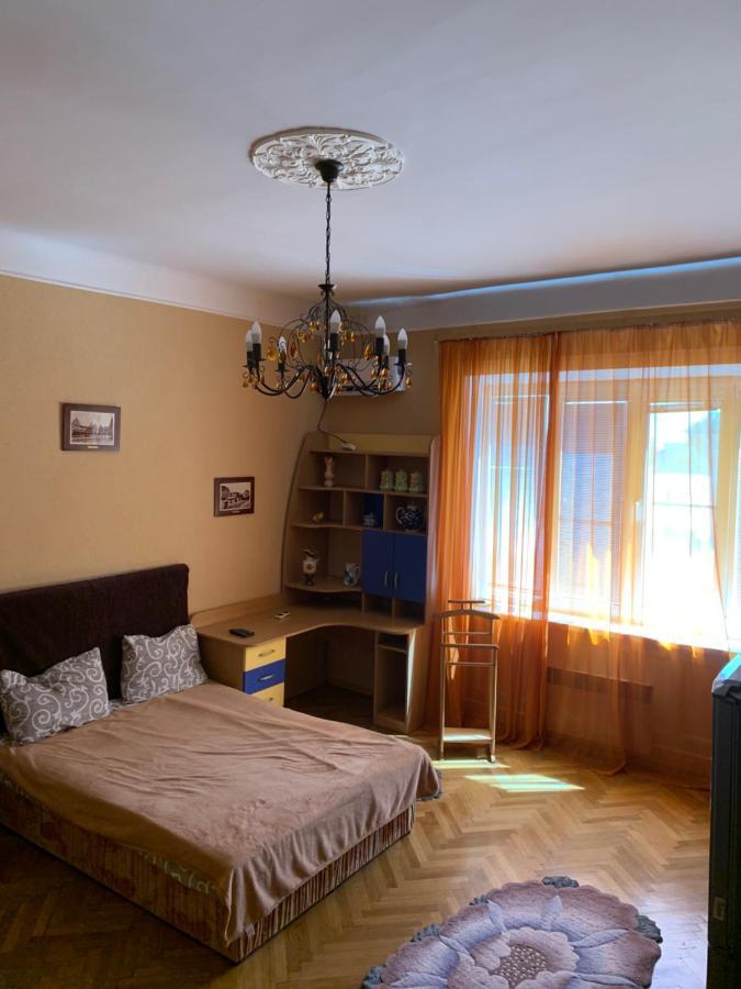 Apartment On Hoholya Street Csernyivci Kültér fotó