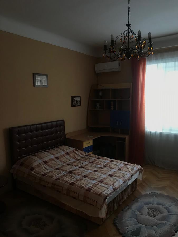 Apartment On Hoholya Street Csernyivci Kültér fotó